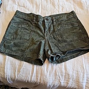 Unionbay low rise reptile scale pattern shorts